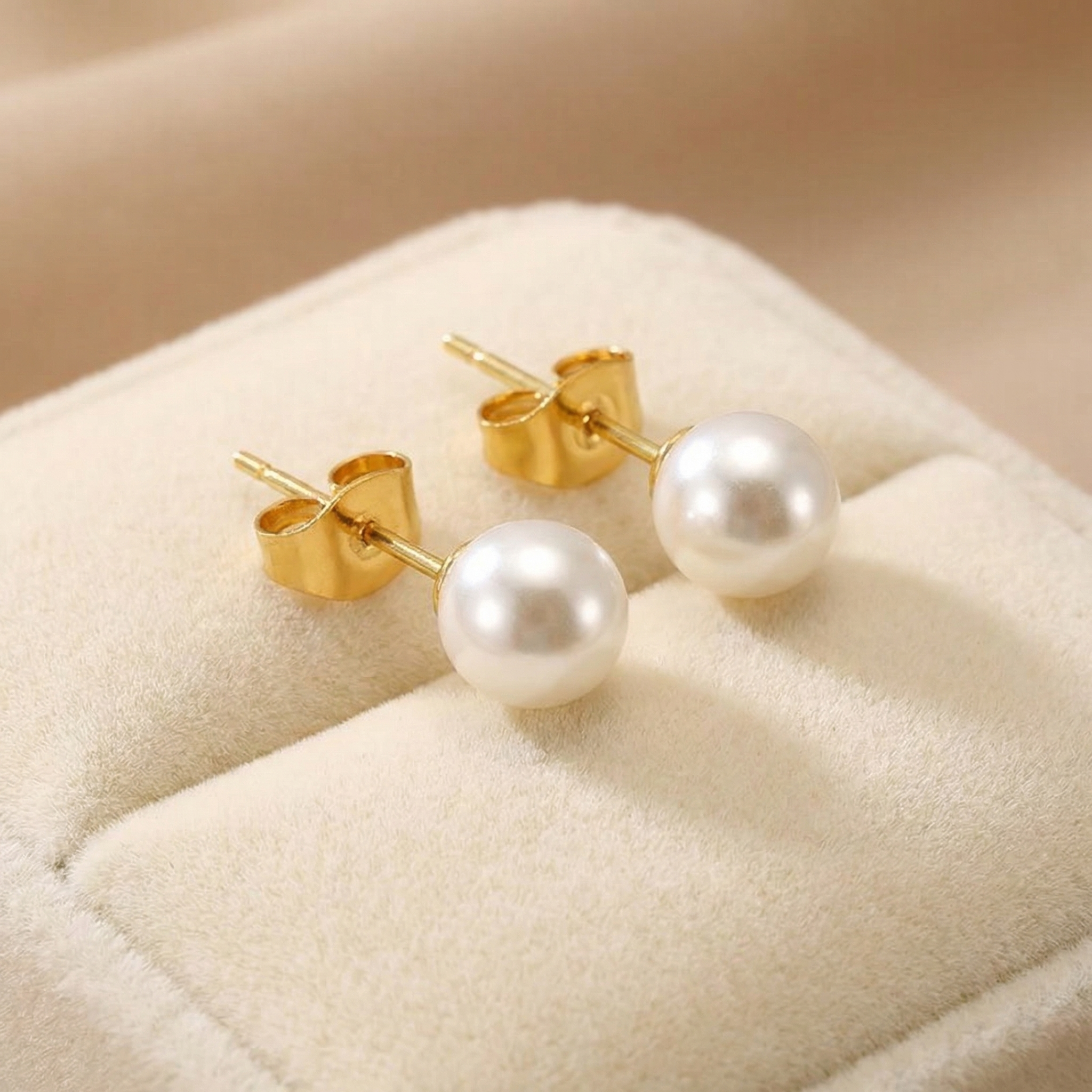 Élise Pearl Stud Earrings