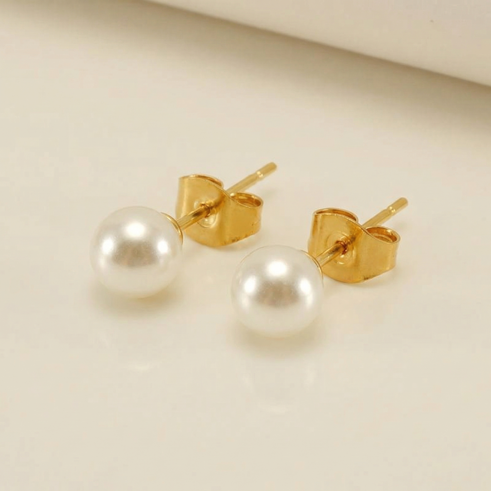 Élise Pearl Stud Earrings
